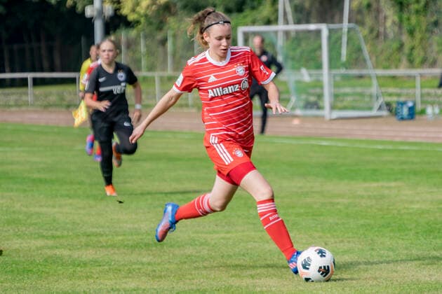 B Juniorinnen Bundesliga Eintracht Frankfurt U17 FC Bayern München U17, Stadion am Brentanobad, Frankfurt, 24 09 2022 Gabriela Grashei FC Bayern München U17 26 , Eintracht Frankfurt U17 FC Bayern München U17, Frankfurt, Bezirkssportanlage Heinrich Becker Straße, 24 9 2022 Copyright: xBEAUTIFULxSPORTS Gawlikx