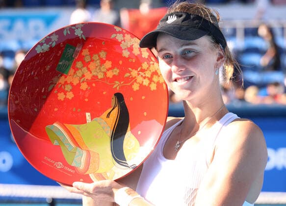 September 25, 2022, Tokyo, Japan - Liudmila Samsonova of Russia holds the trophy as she won the singles of the Toray Pan Pacific Open tennis tournament at the Ariake Coliseum in Tokyo on Sunday, September 25, 2022. Samsonova defeated China s Zheng Qinwen in the final 7-5, 7-5. Noxthirdxpartyxsales  (0169983705st)