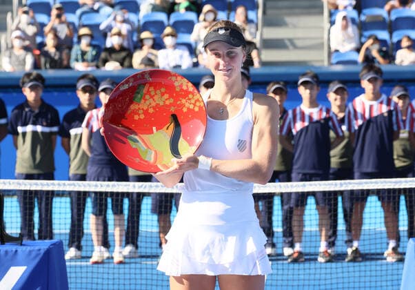 September 25, 2022, Tokyo, Japan - Liudmila Samsonova of Russia holds the trophy as she won the singles of the Toray Pan Pacific Open tennis tournament at the Ariake Coliseum in Tokyo on Sunday, September 25, 2022. Samsonova defeated China s Zheng Qinwen in the final 7-5, 7-5. Noxthirdxpartyxsales  (0169983706st)