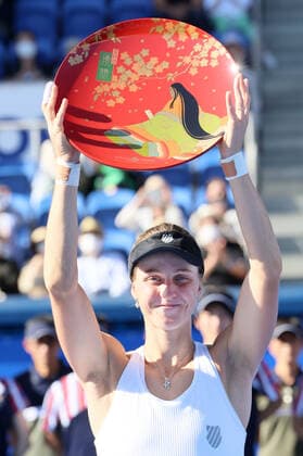 September 25, 2022, Tokyo, Japan - Liudmila Samsonova of Russia holds the trophy as she won the singles of the Toray Pan Pacific Open tennis tournament at the Ariake Coliseum in Tokyo on Sunday, September 25, 2022. Samsonova defeated China s Zheng Qinwen in the final 7-5, 7-5. Noxthirdxpartyxsales  (0169983707st)