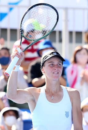 September 25, 2022, Tokyo, Japan - Liudmila Samsonova of Russia reacts to audience as she won the singles of the Toray Pan Pacific Open tennis tournament at the Ariake Coliseum in Tokyo on Sunday, September 25, 2022. Samsonova defeated China s Zheng Qinwen in the final 7-5, 7-5. Noxthirdxpartyxsales  (0169983709st)
