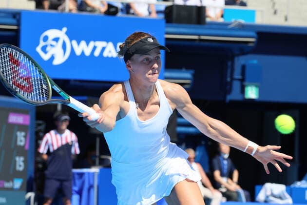 September 25, 2022, Tokyo, Japan - Liudmila Samsonova of Russia returns the ball against China s Zheng Qinwen at the singles final of the Toray Pan Pacific Open tennis tournament at the Ariake Coliseum in Tokyo on Sunday, September 25, 2022. Samsonova defeated Zheng 7-5, 7-5 and clincged the title. Noxthirdxpartyxsales  (0169983724st)