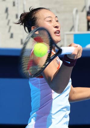 September 25, 2022, Tokyo, Japan - Zheng Qinwen of China returns the ball against Liudmila Samsonova of Russia at the singles final of the Toray Pan Pacific Open tennis tournament at the Ariake Coliseum in Tokyo on Sunday, September 25, 2022. Samsonova defeated Zheng 7-5, 7-5 and clincged the title. Noxthirdxpartyxsales  (0169983727st)