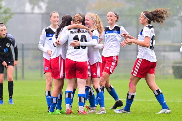 Soccer I Junior I Season 2022 2023 I Bundesliga Nord Nordost I 3 Matchday I Hamburger SV U17 Osnabrücker SC I 24 09 2022 The team of Hamburger SV U17 is happy about a goal, cheers, goal celebration Norderstedt Paul Hauenschild places Schleswig Holstein Germany Copyright: xLobeca WolfxGebhardtx