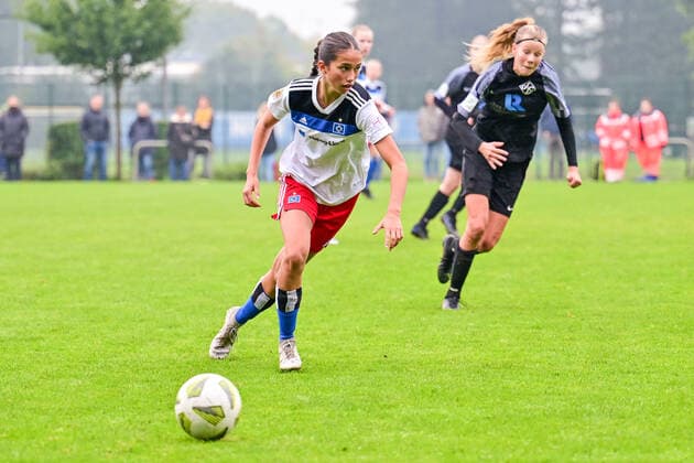Soccer I Junior I Season 2022 2023 I Bundesliga Nord Nordost I 3 Matchday I Hamburger SV U17 Osnabrücker SC I 24 09 2022 Amira Marlene Dahl 7, Hamburger SV U17 Norderstedt Paul Hauenschild places Schleswig Holstein Germany Copyright: xLobeca WolfxGebhardtx
