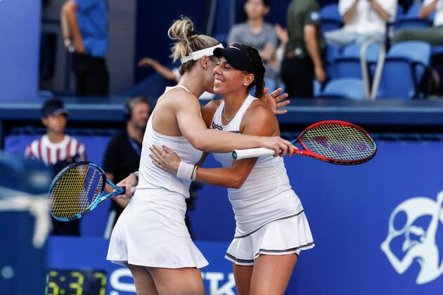 September 25, 2022, Tokyo, Japan: (L to R) Giuliana OLMOS (MEX) and Gabriela DABROWSKI (CAN) celebrate after winning the Doubles Final match against Nicole MELICHAR-MARTINEZ (USA) and Ellen PEREZ (AUS) during the TORAY PAN PACIFIC OPEN TENNIS TOURNAMENT 2022 at Ariake Coliseum. The tournament is held from September 17 to 25. Olmos and Dabrowski won 6:4,6:4. Tokyo Japan - ZUMAm191 20220925_zap_m191_025 Copyright: xRodrigoxReyesxMarinx