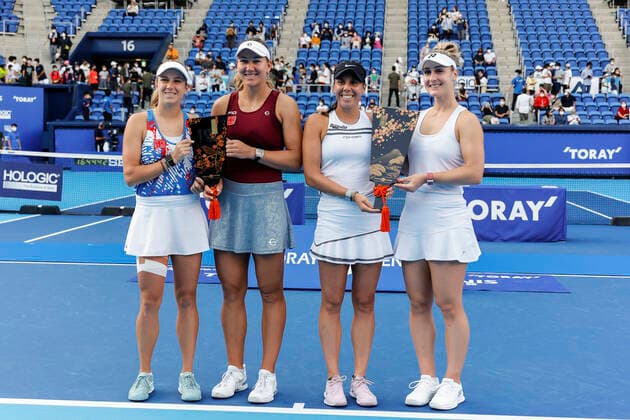 September 25, 2022, Tokyo, Japan: (L to R) Ellen PEREZ and Nicole MELICHAR-MARTINEZ (runners-up) pose for the cameras alongside Giuliana OLMOS and Gabriela DABROWSKI, winners of the Doubles Final match for the TORAY PAN PACIFIC OPEN TENNIS TOURNAMENT 2022 at Ariake Coliseum. The tournament is held from September 17 to 25. Olmos and Dabrowski won 6:4,6:4. Tokyo Japan - ZUMAm191 20220925_zap_m191_032 Copyright: xRodrigoxReyesxMarinx