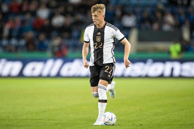 Soccer U21 international match, season 2022 2023, Germany France on 23 09 2022 in Magdeburg Saxony Anhalt Germanys Luca net on the ball IMPORTANT NOTE According to the requirements of the DFL German Football League or the DFB German Football Association is prohibited in the stadium and or from the game made photographs in the form of sequence pictures and or video-like photo series to exploit or exploit to let Copyright: xKirchner MarcoxSteinbrennerx
