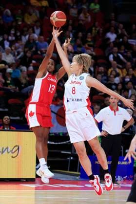 Basketball, Frauen WM, Japan - Kanada BASKETBALL AUSTRALIA SERBIA, Shay Colley of Canada shoots the ball as she is guarded by Maki Takada of Japan during the 2022 FIBA Women s Basketball World Cup match between Australia and Serbia at Qudos Bank Arena in Sydney, Sunday, September 25, 2022. ( NO ARCHIVING, EDITORIAL USE ONLY, NO USE IN BOOKS WITHOUT CONSENT SYDNEY NEW SOUTH WALES AUSTRALIA  Copyright: xMARKxEVANSx 20220925001707603759