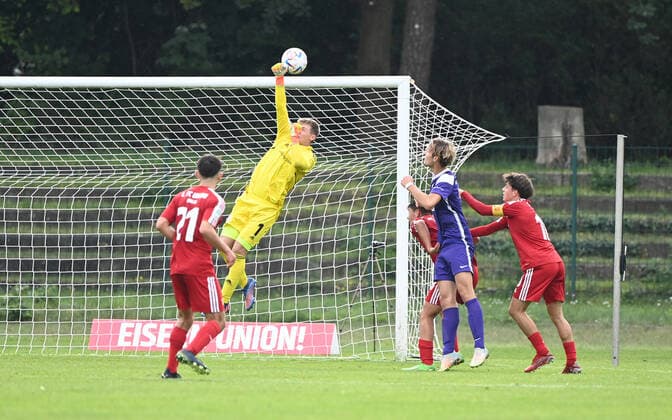 Football, U 17, season 2022 23, B Junioren Bundesliga, Staffel Nord Nordost 5 matchday, Nachholspiel , 1 FC Union Berlin FC Erzgebirge Aue 1 1 , v l Shamil Zirarov U17, 1 FC Union , goalkeeper Jaden Rodtnick U17, 1 FC Union , Bernhard Pick r , U17, 1 FC Union , 24 09 2022, Copyright: xMatthiasxKochx