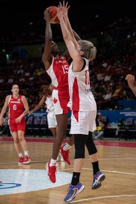FIBA Womens World Cup 2022 - Japan v Canada Laeticia Amihere (15 Canada) takes a shot defended by Ramu Tokashiki (10 Japan) during the FIBA Womens World Cup 2022 game between Japan and Canada at the Sydney Superdome in Sydney, Australia. Noe Llamas SPP Copyright: xNoexLlamas SPPx noe_llamas_sports_press_photo_172383