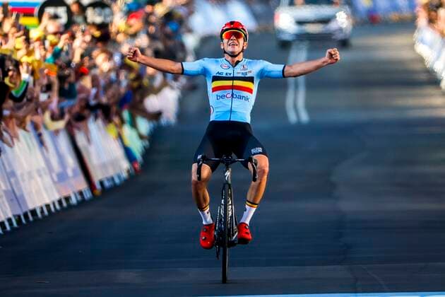 WOLLONGONG, AUSTRALIA - SEPTEMBER 25 : EVENEPOEL Remco (BEL) celebrates as he crosses the finish line to win the elite men road race at the 2022 UCI Road World Championships Wollongong on September 25, 2022 in Wollongong, Australia, 25 09 2022 ( 2022 UCI Road World Championships Wollongong PhotoNews Panoramic 