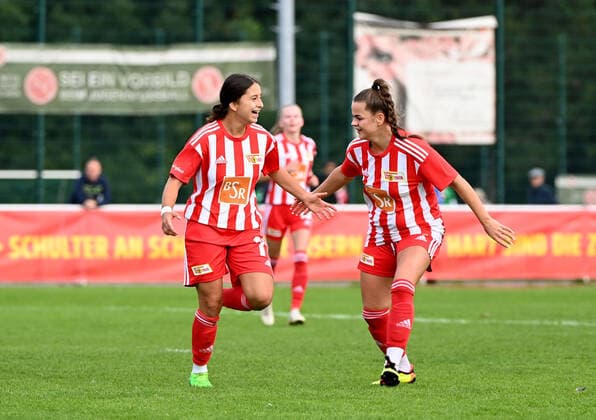 Football, Women, Regionalliga Norost, season 2022 2023 5 matchday , 1 FC Union Berlin FC Hertha 03 Zehlendorf, v l Nour Youssef 1 Women 1 FC Union , Elisa Spolaczyk 1 Women 1 FC Union , cheering after goal to 2 0, 25 09 2022, Copyright: xMatthiasxKochx