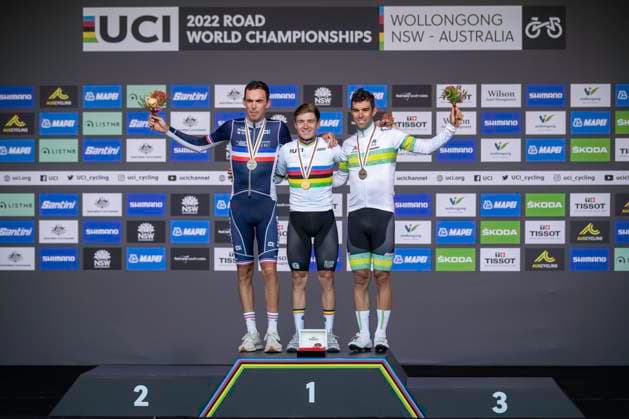 (220925) -- WOLLONGONG, Sept. 25, 2022 -- Bronze medalist Australia s Michael Matthews, gold medalist Belgium s Remco Evenepoel and silver medalist France s Christophe Laporte (R to L) pose for a photo on the medal ceremony for the Men s Elite Road Race of the 2022 UCI Road World Championships in Wollongong, Australia, Sept. 25, 2022. (Photo by Xinhua) (SP)AUSTRALIA-WOLLONGONG-CYCLING-ROAD WORLD CHAMPIONSHIPS-MEN S ELITE ZhuxHongye 