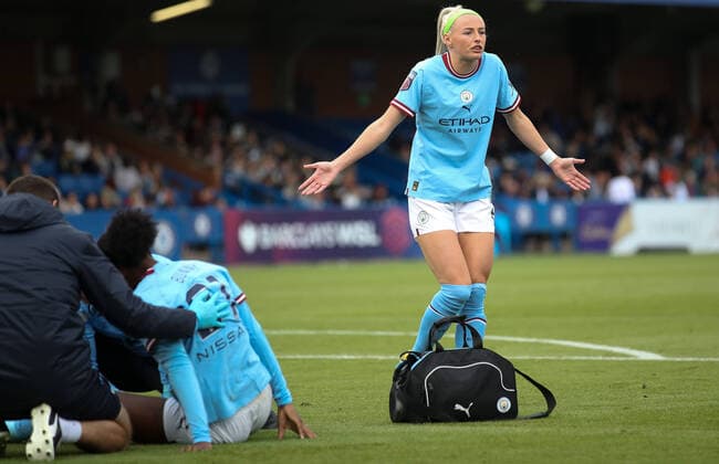Mandatory Credit: Photo by Andrew Fosker Shutterstock (13413821o) Chloe Kelly of Manchester City protests to the referee after she believes Khadija Shaw of Manchester City (L) is fouled. Chelsea Women v Manchester City Women, Barclays FA Women s Super League, Football, Kingsmeadow, London, UK - 25 Sep 2022 Chelsea Women v Manchester City Women, Barclays FA Women s Super League, Football, Kingsmeadow, London, UK - 25 Sep 2022 Copyright: xAndrewxFosker Shutterstockx 13413821o