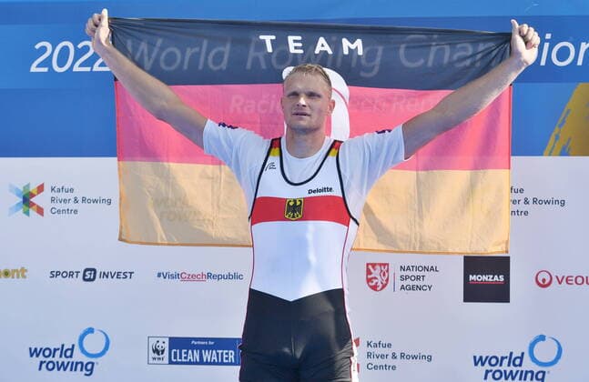 Bilder des Jahres 2022, Sport 09 September Sport Themen der Woche KW38 Winner Oliver Zeidler of Germany celebrates after the Men s Single Sculls Final A during Day 8 of the 2022 World Rowing Championships at the Labe Arena Racice on September 25, 2022 in Racice, Czech Republic. (CTKxPhoto JanxStastny) CTKPhotoP2022092504899  STJ 23