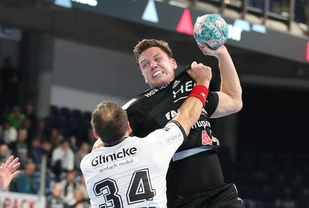 Sport Themen der Woche KW38 25.09.2022 - Handball - 1. Bundesliga LIQUI MOLY HBL - Saison 2022 2023 - 05. Spieltag: HC Erlangen Metropolregion Nürnberg HCE - MT Melsungen - DaMa - Kai Häfner (34, MT Melsungen ) Christopher Steinert ( 44, HC Erlangen HCE ) *** 25 09 2022 Handball 1 Bundesliga LIQUI MOLY HBL Season 2022 2023 05 Matchday HC Erlangen Nuremberg Metropolitan Region HCE MT Melsungen DaMa Kai Häfner 34, MT Melsungen Christopher Steinert 44, HC Erlangen HCE