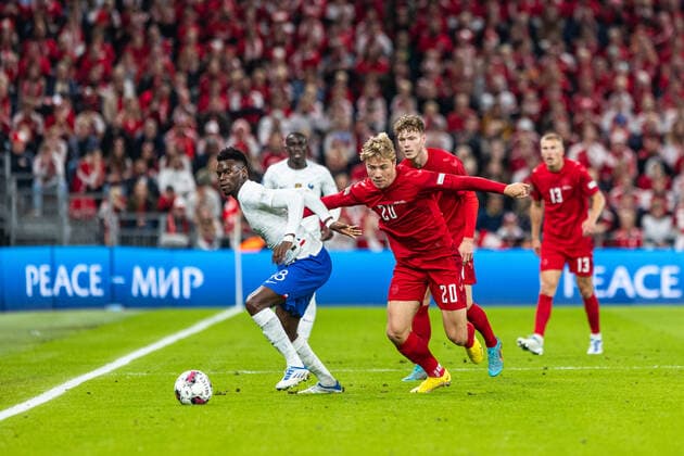 Denmark v France, UEFA Nations League, Copenhagen, Denmark Copenhagen, Denmark. 25th, September 2022. Rasmus Hojlund (20) of Denmark and Benoit Badiashile (18) of France seen during the UEFA Nations League match between Denmark and France at Parken in Copenhagen. Copenhagen Denmark  Copyright: xGonzalesxPhoto DejanxObretkovicx