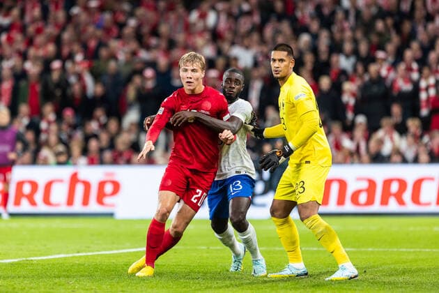 Denmark v France, UEFA Nations League, Copenhagen, Denmark Copenhagen, Denmark. 25th, September 2022. Rasmus Hojlund (20) of Denmark and Dayot Upamecano (13) of France seen during the UEFA Nations League match between Denmark and France at Parken in Copenhagen. Copenhagen Denmark  Copyright: xGonzalesxPhoto DejanxObretkovicx
