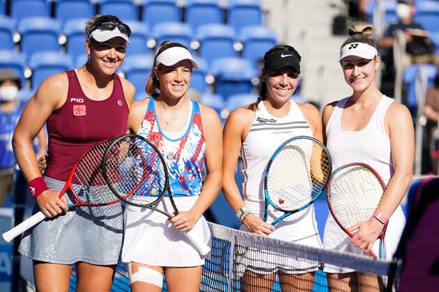 (L-R) Nicole Melichar-Martinez (USA), Ellen Perez (AUS), Giuliana Olmos (MEX), Gabriela Dabrowski (CAN), September 25, 2022 - Tennis : Doubles Final match between Nicole Melichar-Martinez (USA) Ellen Perez (AUS) 0-2 Gabriela Dabrowski (CAN) Giuliana Olmos (MEX) at Ariake Colosseum during TORAY PAN PACIFIC OPEN TENNIS 2022 in Tokyo, Japan. Noxthirdxpartyxsales  (199522883)