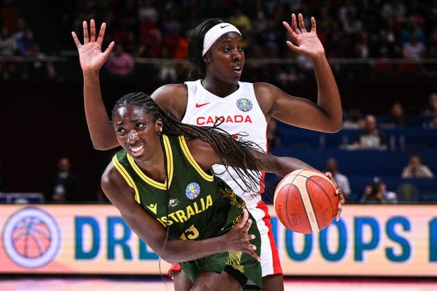 BASKETBALL CANADA AUSTRALIA, Ezi Magbegor of Australia drives to the basket during the 2022 FIBA Women s Basketball World Cup match between Canada and Australia at Qudos Bank Arena in Sydney, Monday, September 26, 2022. ( NO ARCHIVING, EDITORIAL USE ONLY, NO USE IN BOOKS WITHOUT CONSENT  Copyright: xJAMESxGOURLEYx 20220926001707968426