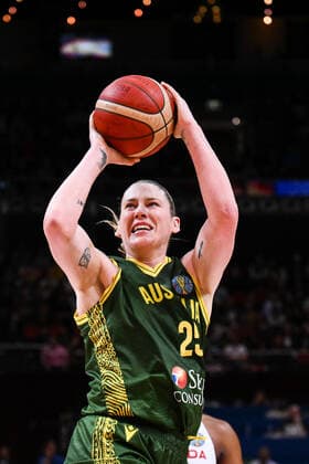 Sport Bilder des Tages BASKETBALL CANADA AUSTRALIA, Lauren Jackson of Australia shoots during the 2022 FIBA Women s Basketball World Cup match between Canada and Australia at Qudos Bank Arena in Sydney, Monday, September 26, 2022. ( NO ARCHIVING, EDITORIAL USE ONLY, NO USE IN BOOKS WITHOUT CONSENT  Copyright: xJAMESxGOURLEYx 20220926001707968463