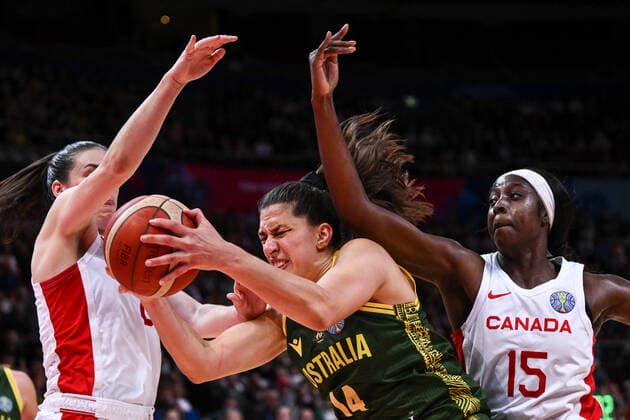 BASKETBALL CANADA AUSTRALIA, Marianna Tolo of Australia during the 2022 FIBA Women s Basketball World Cup match between Canada and Australia at Qudos Bank Arena in Sydney, Monday, September 26, 2022. ( NO ARCHIVING, EDITORIAL USE ONLY, NO USE IN BOOKS WITHOUT CONSENT  Copyright: xJAMESxGOURLEYx 20220926001707975318