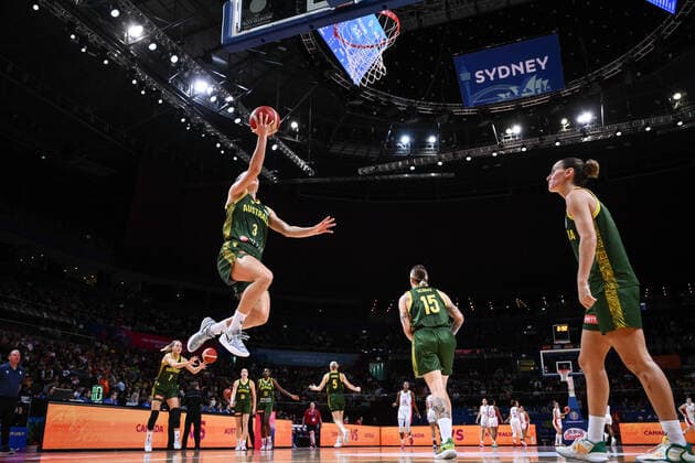 BASKETBALL CANADA AUSTRALIA, Kristy Wallace of Australia shoots during a warm up before the 2022 FIBA Women s Basketball World Cup match between Canada and Australia at Qudos Bank Arena in Sydney, Monday, September 26, 2022. ( NO ARCHIVING, EDITORIAL USE ONLY, NO USE IN BOOKS WITHOUT CONSENT  Copyright: xJAMESxGOURLEYx 20220926001707980113