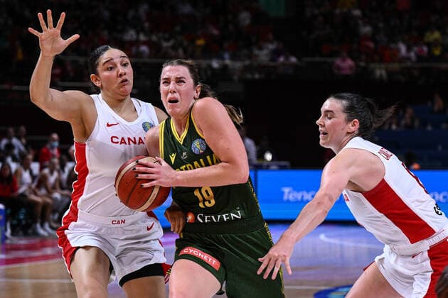 BASKETBALL CANADA AUSTRALIA, Sara Blicavs of Australia under pressure during the 2022 FIBA Women s Basketball World Cup match between Canada and Australia at Qudos Bank Arena in Sydney, Monday, September 26, 2022. ( NO ARCHIVING, EDITORIAL USE ONLY, NO USE IN BOOKS WITHOUT CONSENT  Copyright: xJAMESxGOURLEYx 20220926001707996841