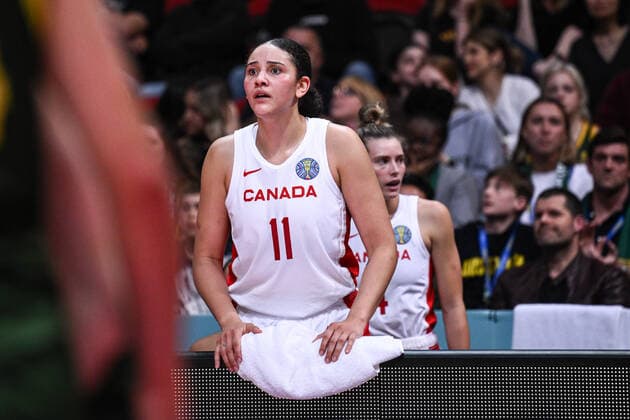 BASKETBALL CANADA AUSTRALIA, Natalie Achonwa of Canada looks dejected during the 2022 FIBA Women s Basketball World Cup match between Canada and Australia at Qudos Bank Arena in Sydney, Monday, September 26, 2022. ( NO ARCHIVING, EDITORIAL USE ONLY, NO USE IN BOOKS WITHOUT CONSENT  Copyright: xJAMESxGOURLEYx 20220926001707996986