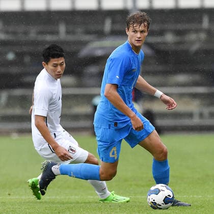 As Castel di Sangro (Aq) 26 09 2022 - amichevole Under 21 Italia-Giappone foto Antonello Sammarco Image nella foto: Giorgio Scalvini-Mao Hosoya 