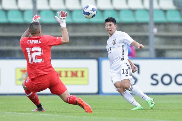 Elia Caprile of Italy and Mao Hosoya of Japan during the friendly football match between Italy U21, U 21 and Japan U21 at Teofilo Patini stadium in Castel di Sangro (Italy), September 26th, 2022. Photo Cesare Purini Insidefoto cesarexpurini