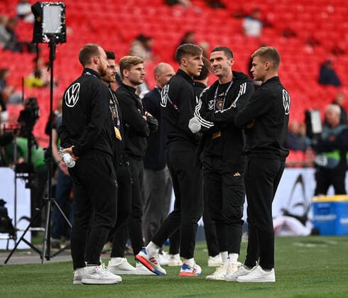 Football, Men, Season 2022 23, Nations League League A, Group 3, Matchday 6 in London, England Germany, f l Maximilian Arnold, Jonas Hofmann, Timo Werner, Nico Schlotterbeck, Robin Gosens, Joshua Kimmich all Germany before the match, 26 09 2022, Copyright: xMatthiasxKochx