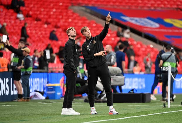 Football, Men, 2022 23 season, Nations League League A, Group 3, Matchday 6 in London, England Germany, v l Timo Werner Germany , Nico Schlotterbeck Germany before the match, 26 09 2022, Copyright: xMatthiasxKochx