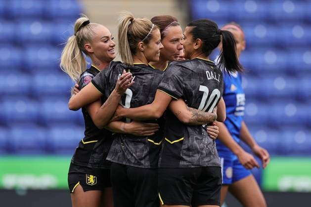 Leicester, England, September 25th 2022: Rachel Daly (8 Aston Villa) celebrates with teammates after scoring their teams first goal during the Barclays FA Womens Super League game between Leicester City and Aston Villa at the King Power Stadium in Leicester, England. (James Holyoak SPP) Copyright: xJamesxHolyoak SPPx spp-en-JaHo-LCFCW v AVW18