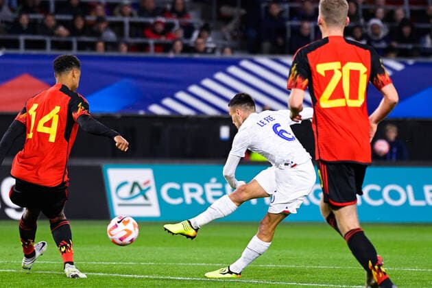 Enzo Le FÃ e ( 6 - France ) - FOOTBALL : France vs Belgique - Valenciennes - Amical Espoirs - 26 09 2022 FedericoPestellini Panoramic 