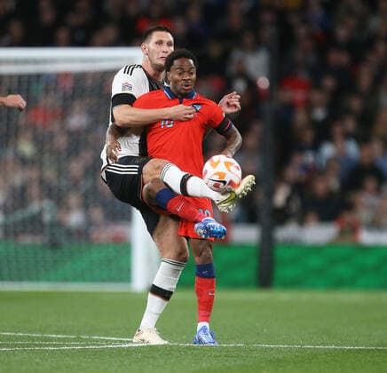 V li Niklas Süler GER , Raheem Sterling ENG England Germany Football International 2022, Nations League Mönchengladbach, GER, 26 09 2022 ,