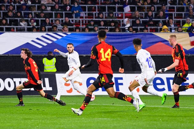 Amine Gouiri ( 11 - France ) - Sofiane Diop ( 12 - France ) - Maxim De Cuyper ( 5 - Belgique ) - Koni De Winter ( 14 - Belgique ) - FOOTBALL : France vs Belgique - Valenciennes - Amical Espoirs - 26 09 2022 FedericoPestellini Panoramic 