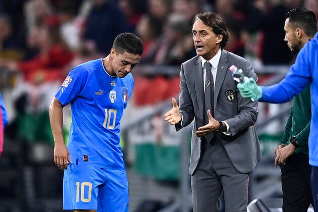 Foto Fabio Ferrari LaPresse 26 Settembre 2022 - Budapest, Ungheria - calcio - Ungheria vs Italia - Uefa Nations League - Gruppo C Giornata 6 6 - Stadio Puskas Arena Park.Nella foto: Giacomo Raspadori (Italy)esulta dopo la rete gol 0-1 con Roberto Mancini Coach (Italy) September 26, 2022 Budapest, Hungary - sport soccer- Uefa Nations League - Group C 6 6 - Stadium Puskas Arena Park.-Park.In the pic:Giacomo Raspadori (Italy)celebrates after gol 0-1  Copyright: xFabioxFerrari LaPressex