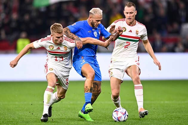 Foto Fabio Ferrari LaPresse 26 Settembre 2022 - Budapest, Ungheria - calcio - Ungheria vs Italia - Uefa Nations League - Gruppo C Giornata 6 6 - Stadio Puskas Arena Park.Nella foto: Andras Schafer (Hungary)Federico Dimarco (Italy)Adam Lang (Hungary) September 26, 2022 Budapest, Hungary - sport soccer- Uefa Nations League - Group C 6 6 - Stadium Puskas Arena Park.-Park.In the pic:Andras Schafer (Hungary)Federico Dimarco (Italy)Adam Lang (Hungary)  Copyright: xFabioxFerrari LaPressex