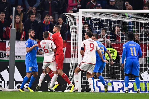 Foto Fabio Ferrari LaPresse 26 Settembre 2022 - Budapest, Ungheria - calcio - Ungheria vs Italia - Uefa Nations League - Gruppo C Giornata 6 6 - Stadio Puskas Arena Park.Nella foto: Gianluigi Donnarumma (Italy) September 26, 2022 Budapest, Hungary - sport soccer- Uefa Nations League - Group C 6 6 - Stadium Puskas Arena Park.-Park.In the pic:Gianluigi Donnarumma (Italy)  Copyright: xFabioxFerrari LaPressex