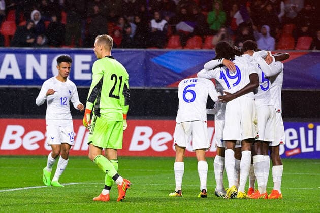 Joie des joueurs de l equipe de France apres le but de Tanguy Kouassi ( 5 - France ) - FOOTBALL : France vs Belgique - Valenciennes - Amical Espoirs - 26 09 2022 FedericoPestellini Panoramic 