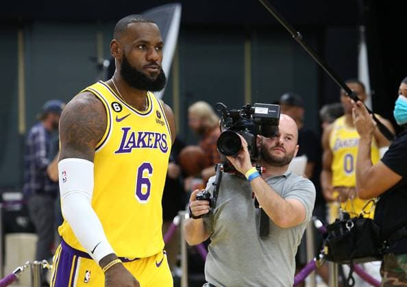 Sport Bilder des Tages September 26, 2022, Los Angeles, California, USA: LeBron James during Lakers Media Day on Monday September 26, 2022 at the L.A. Lakers training facility in Los Angeles, California. PI Los Angeles USA - ZUMAp124 20220926_zaa_p124_013 Copyright: xBURTxHARRISx