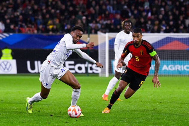 Aster Vranckx ( 8 - Belgique ) - Nathan Ngoumou ( 22 - France ) - FOOTBALL : France vs Belgique - Valenciennes - Amical Espoirs - 26 09 2022 FedericoPestellini Panoramic 