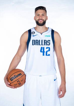 Sport Themen der Woche KW39 Sport Bilder des Tages Sept 26, 2022: Dallas Mavericks forward Maxi Kleber 42 poses during the Dallas Mavericks Media Day held at the American Airlines Center in Dallas, TX Dallas USA - ZUMAcp2_ 20150928_zaf_cp2_922 Copyright: xAlbertxPenax