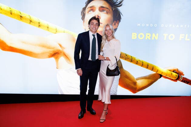 220927 Armand Duplantis with girlfriend Desire Inglander on the red carpet at the gala premiere of the film Born to fly on September 27, 2022 in Stockholm,  Copyright: MICHAELxCAMPANELLA BB220927BB179
