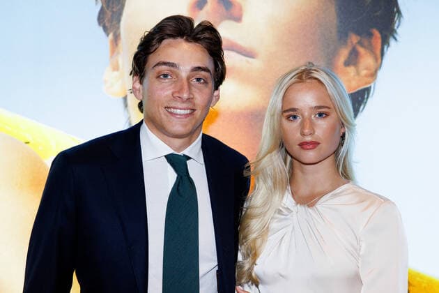 220927 Armand Duplantis with girlfriend Desire Inglander on the red carpet at the gala premiere of the film Born to fly on September 27, 2022 in Stockholm,  Copyright: MICHAELxCAMPANELLA BB220927BB180
