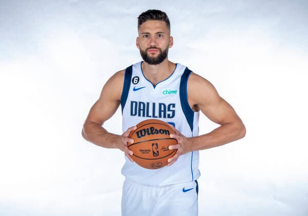 Sept 26, 2022: Dallas Mavericks forward Maxi Kleber 42 poses during the Dallas Mavericks Media Day held at the American Airlines Center in Dallas, TX Dallas USA - ZUMAcp2_ 20220927_zaf_cp2_012 Copyright: xAlbertxPenax