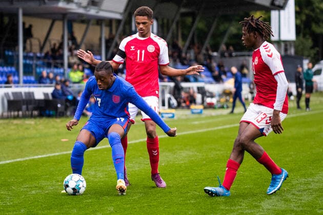 Denmark U19 v England U19, UEFA U19 Championship qualifier, Hobro, Denmark Hobro, Denmark. 27th, September 2022. Isaac Mabaya (17) of England and Charly Horneman (11) of Denmark seen during the UEFA U19 Championship qualifier between Denmark and England at DS Arena in Hobro. Hobro Denmark  Copyright: xGonzalesxPhoto BalazsxPopalx