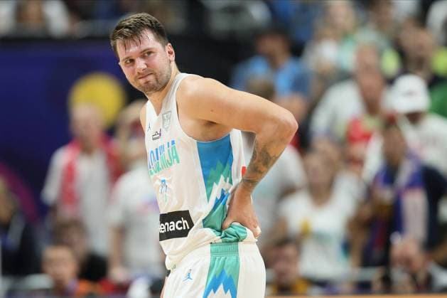 SLOVENIA vs POLAND LUKA DONCIC povreda kosarkasa reprezentacije Slovenije na utakmici cetvrtfinala 1 4 FIBA Evropskog prvenstva protiv Poljske u Mercedes Benc areni, Berlin 14.09.2022. godine Foto: Kosarka, Slovenija, FIBA Evropsko prvenstvo, PoljskaBASKETBALL, FIBA European Championship, EM, Europameisterschaft SLOVENIA POLAND Berlin Mercedes Benz arena Germany Copyright: xMarkoxMetlasx xMNxPRESSxPHOTOx